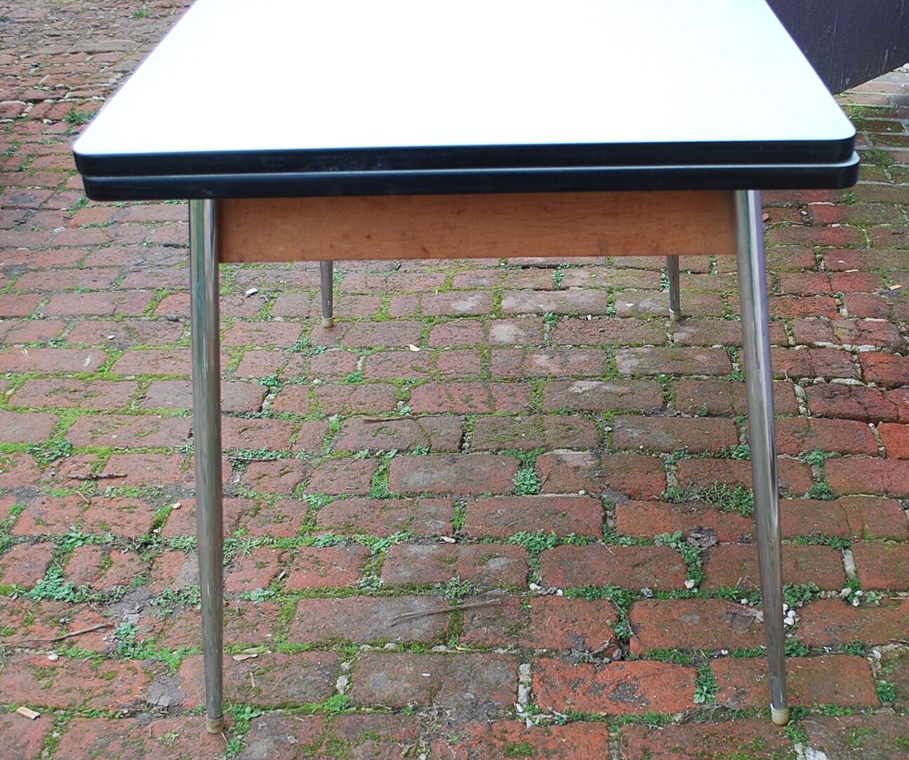 Vintage aniseed green formica table