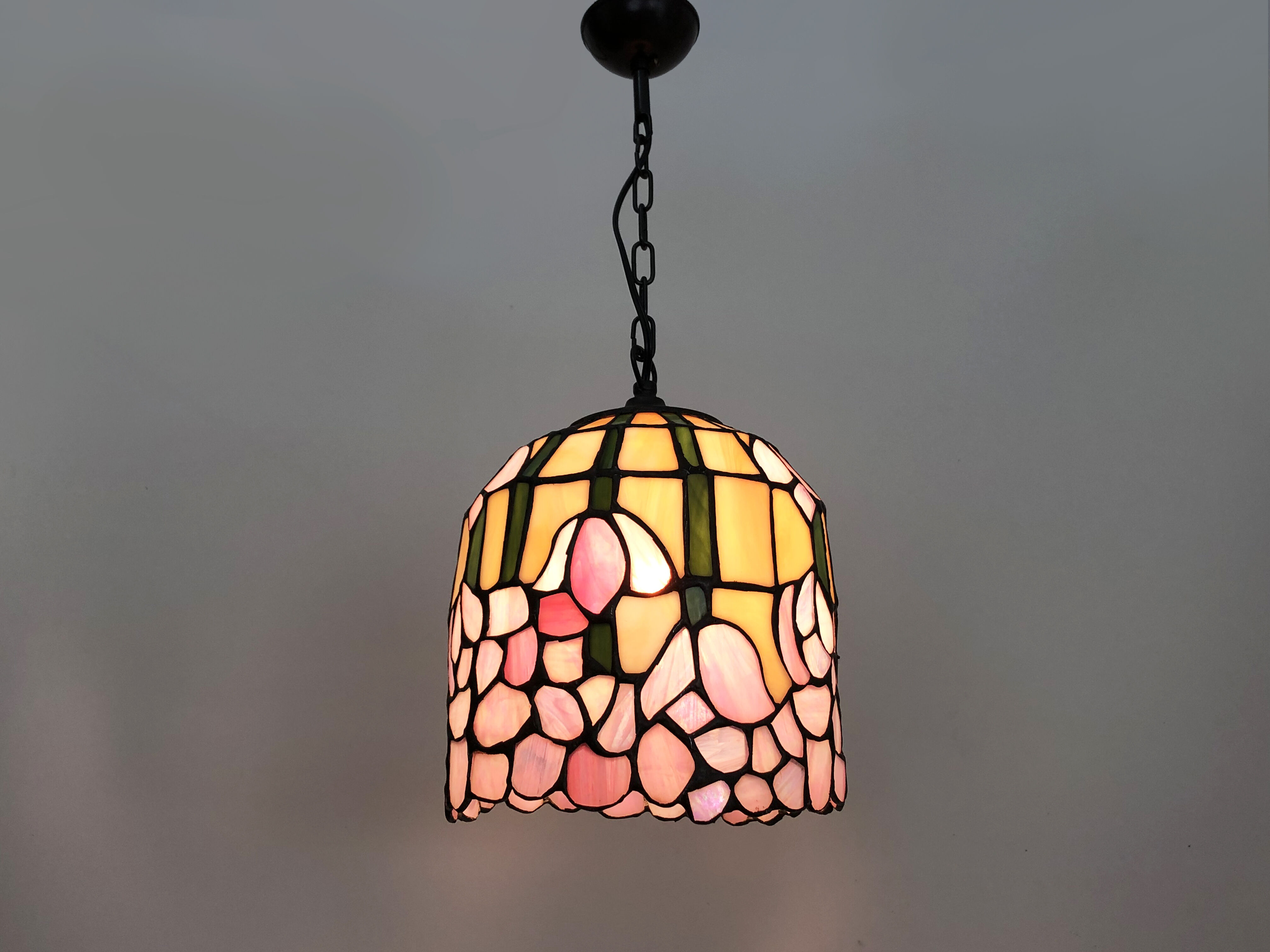 Tiffany pendant lamp in glass paste with floral decoration.
