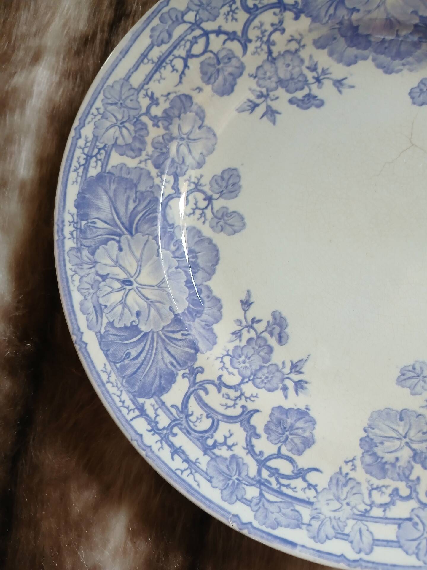 Plat ancien en terre de fer Sarreguemines 