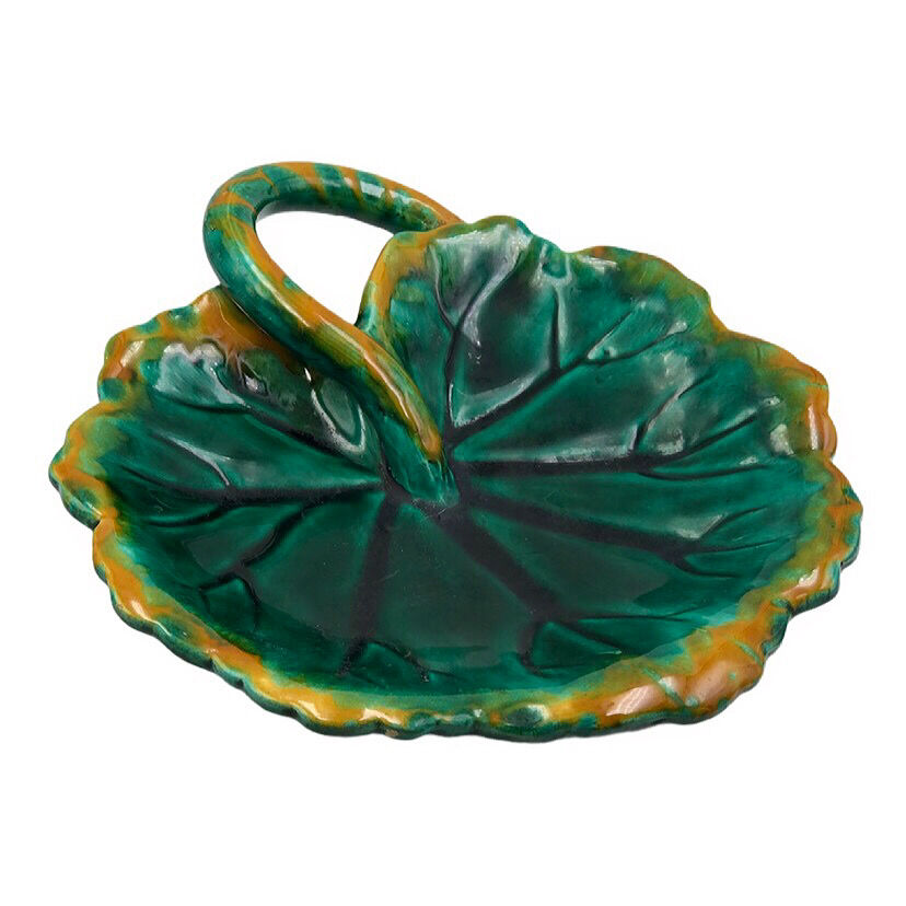 Ancient plate in leaf-shaped earthenware