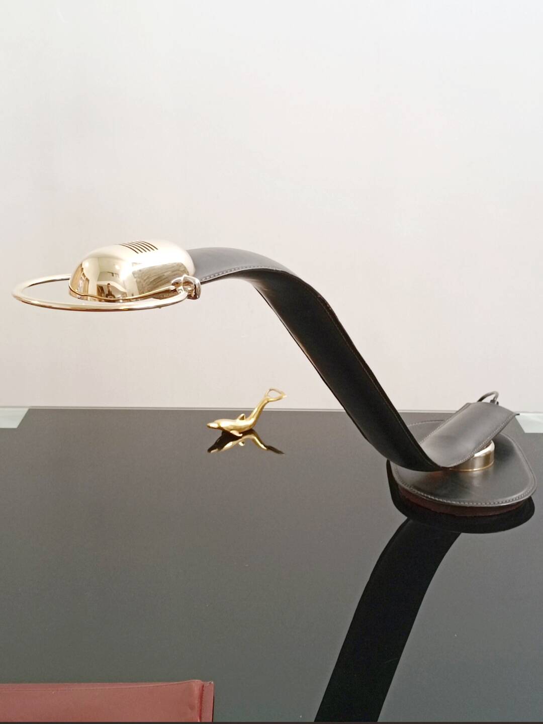 Cobra leather desk lamp by Traso Milano 1988