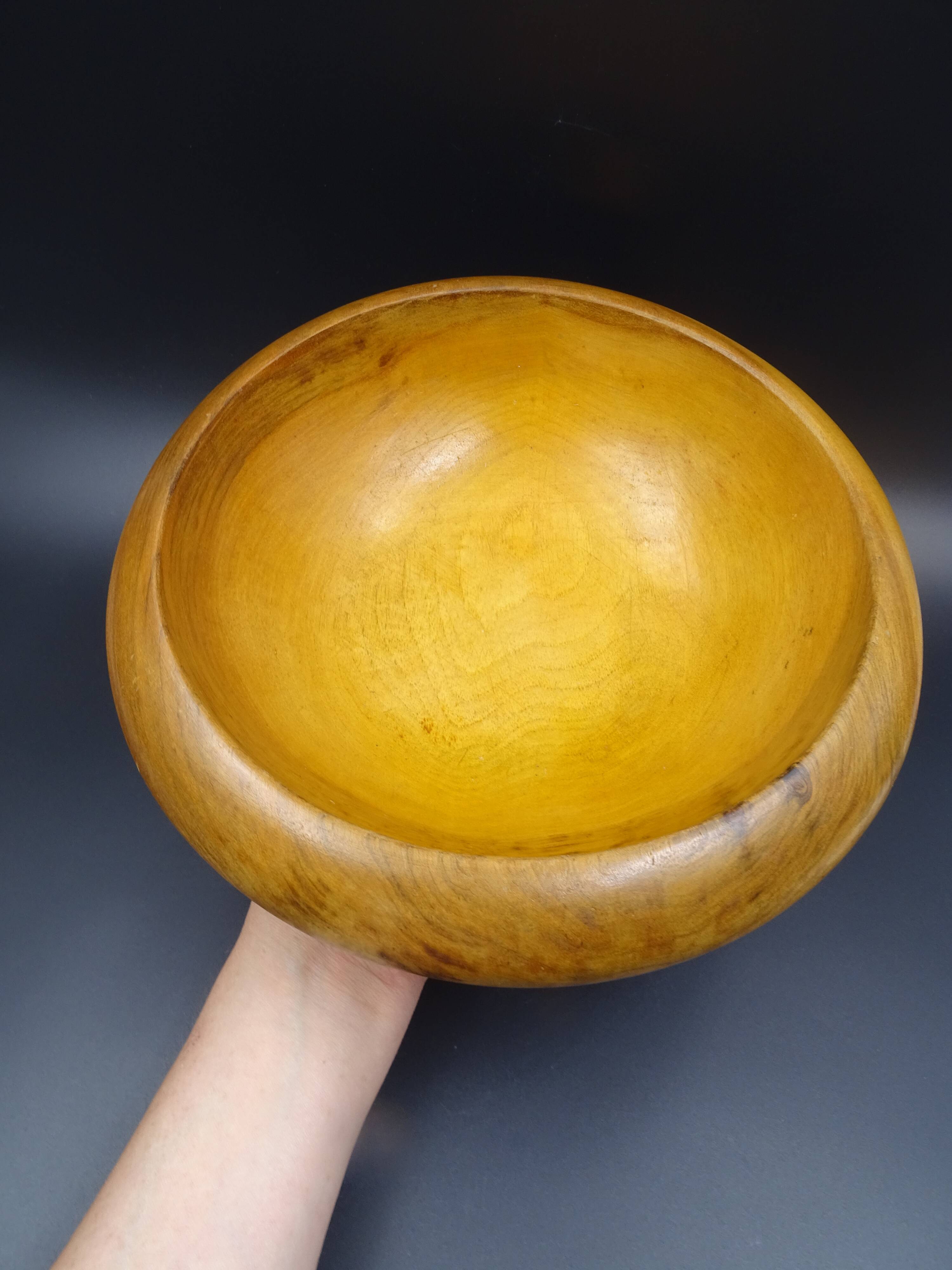 Wooden dish signed E - Circa 1960-1970