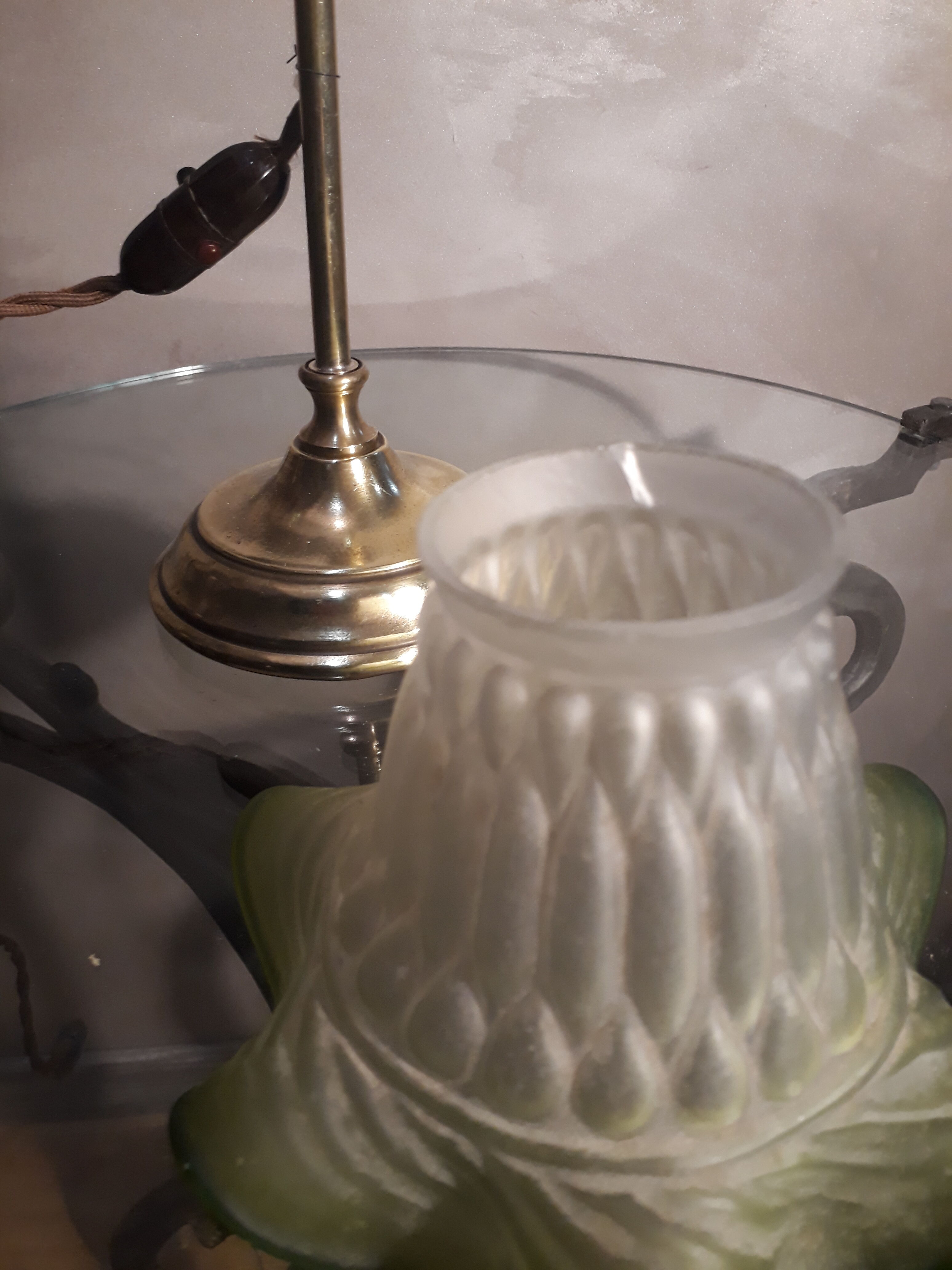 Reglable brass art deco style brass and green tulip cast glass 1920, h55xl17