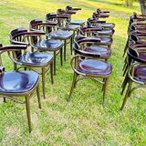 16 Chaises Bistro avec des pieds metal