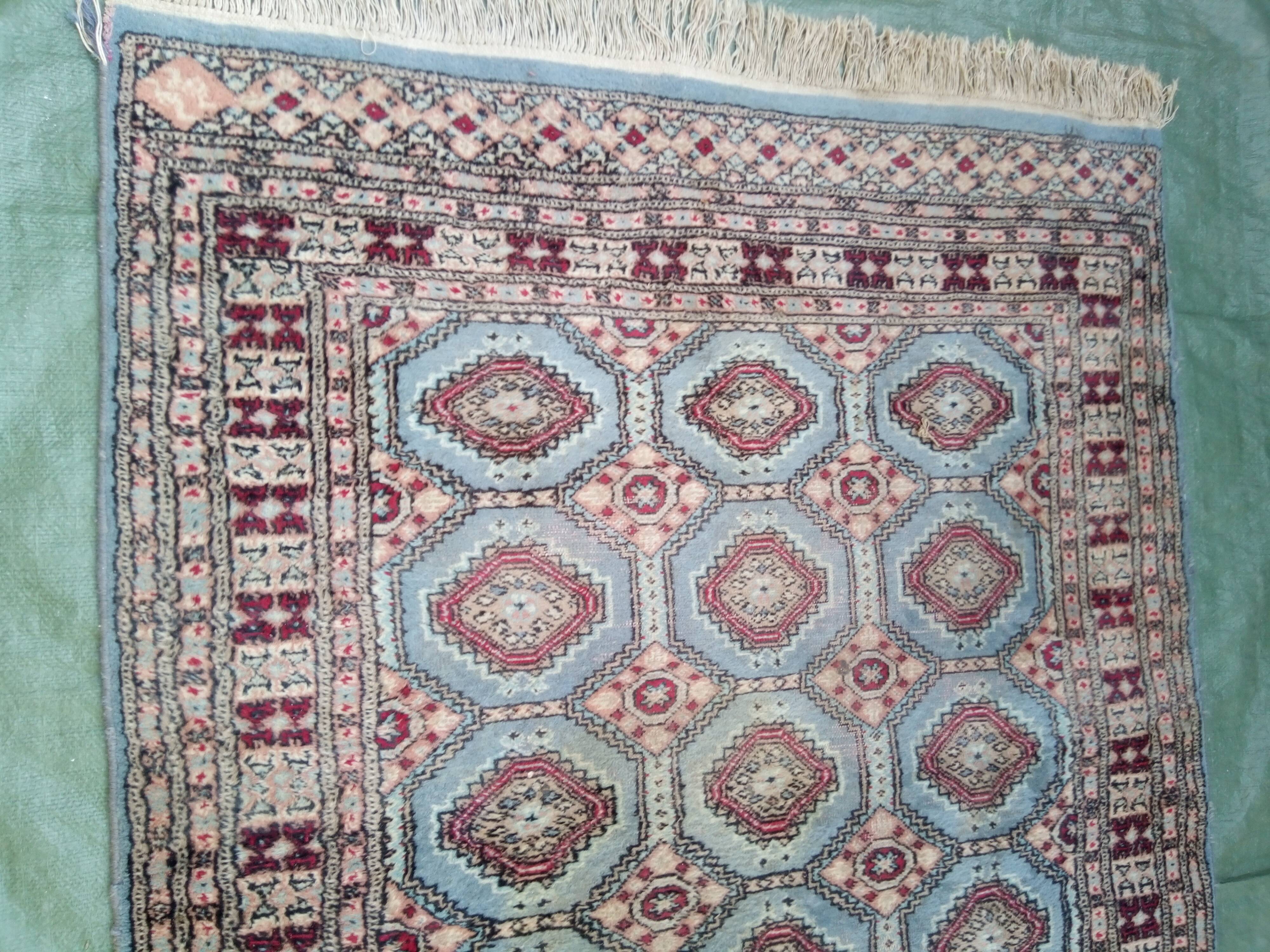 Old handmade wool oriental rug. 190 x 126cm