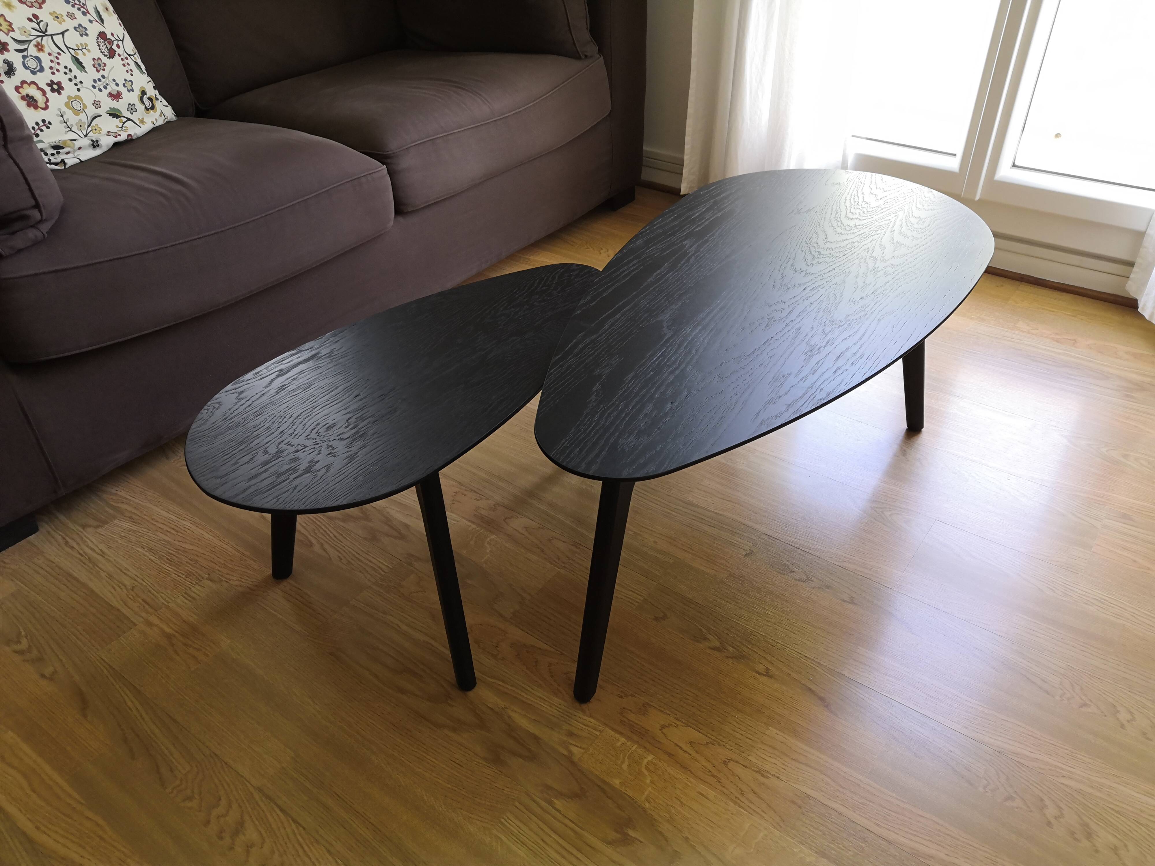 Pebble-shaped coffee tables