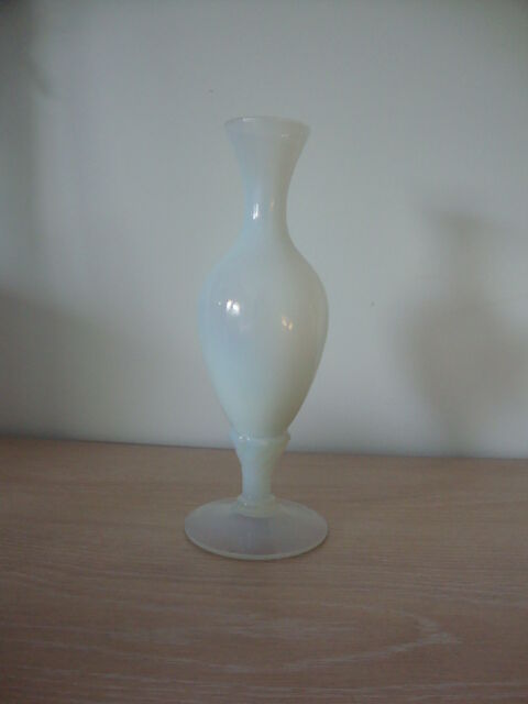 Opalescent white opaline soliflore vase