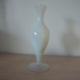 Vase soliflore  opaline blanc opalescent