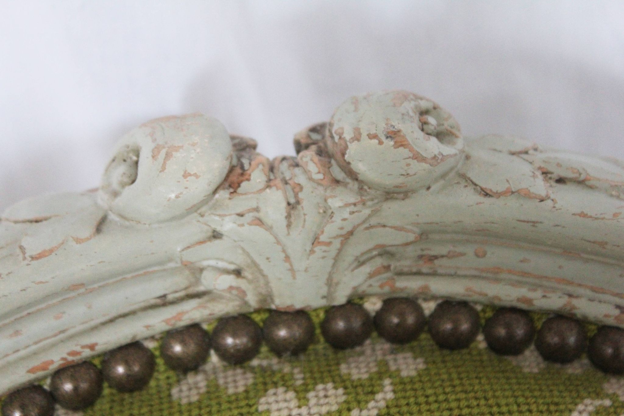 Louis XVI-style arm medallion armchair