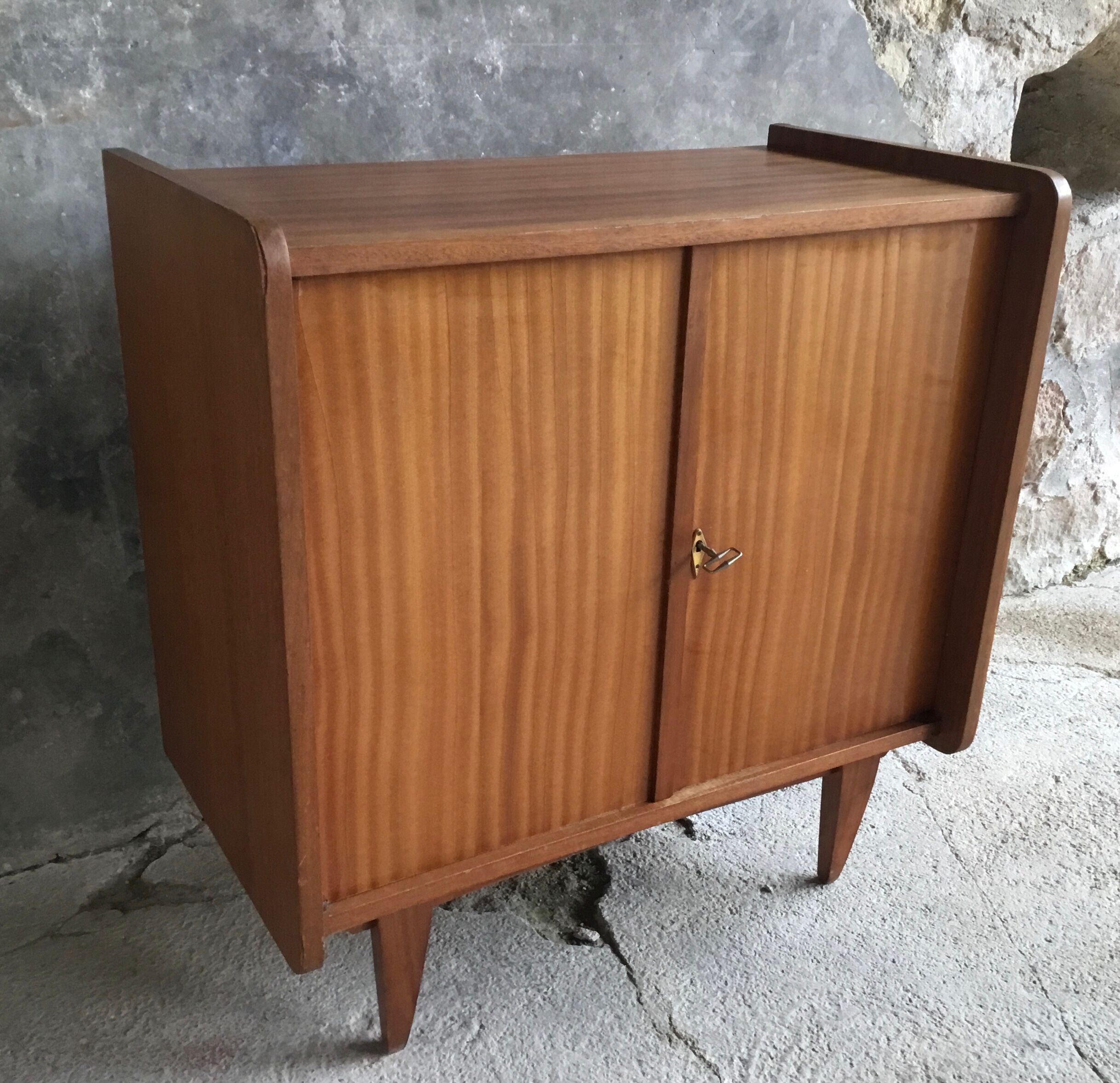 Meuble à vinyles ou range document