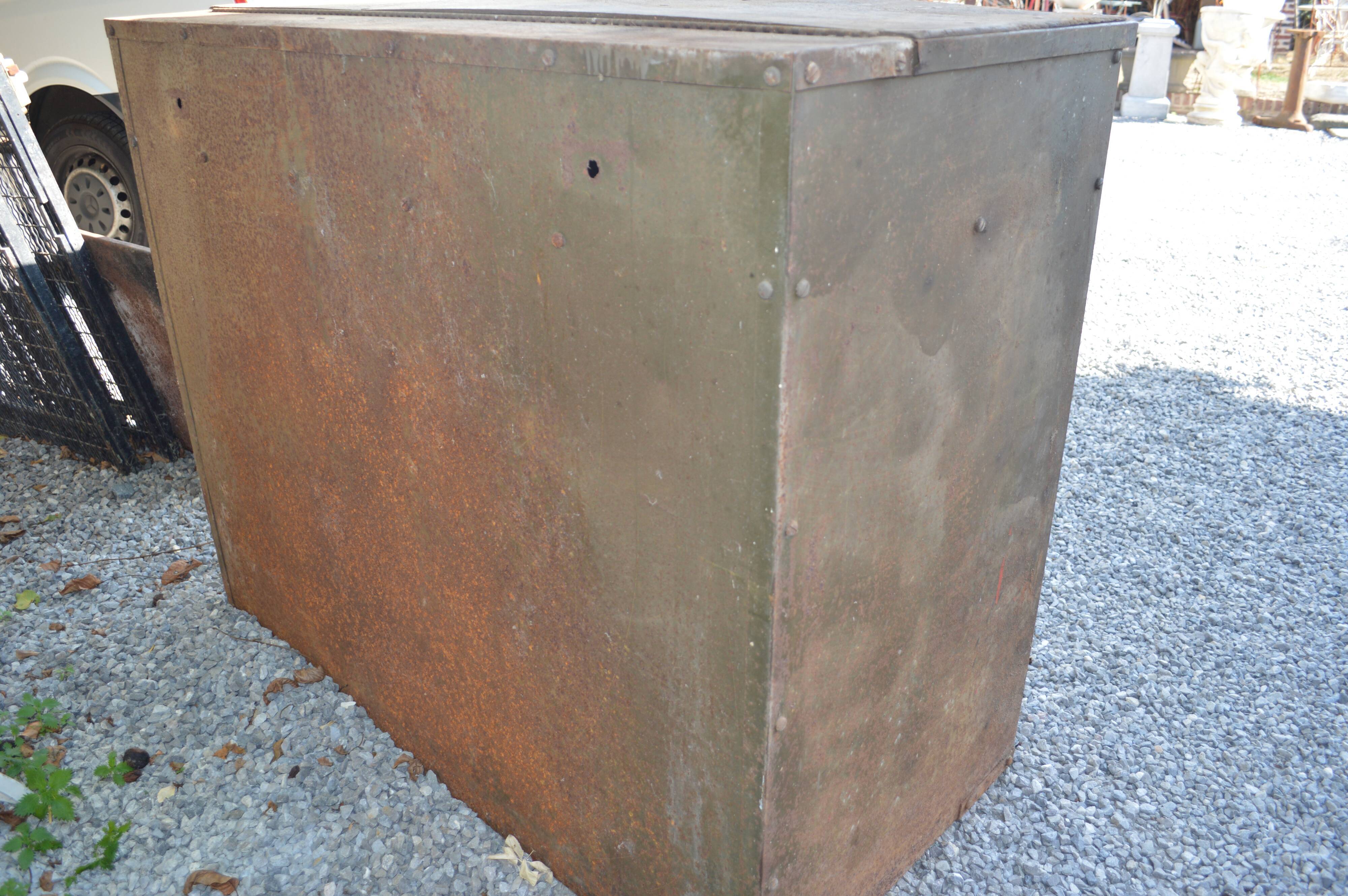 Workshop furniture with iron drawers