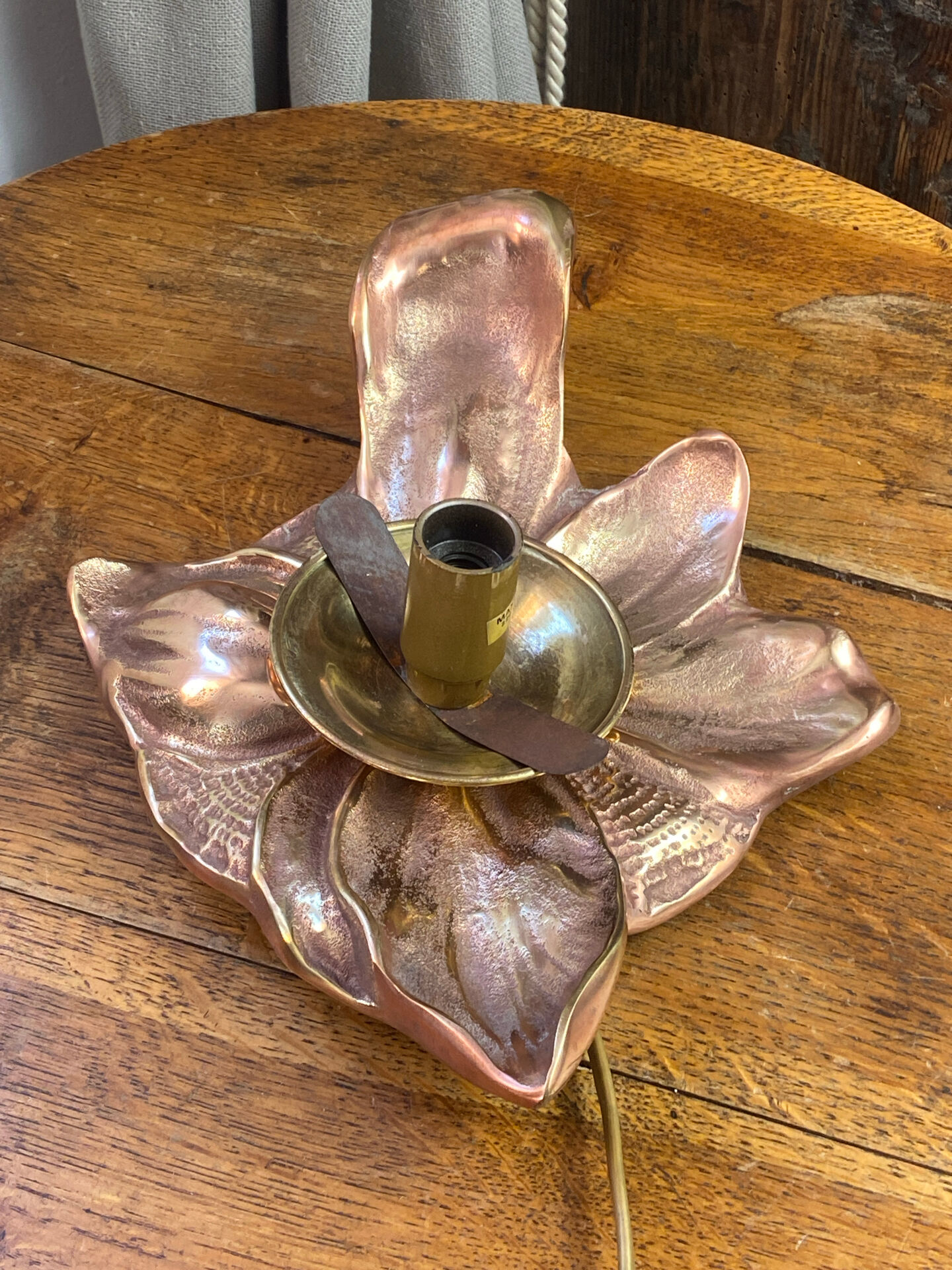 Table lamp, rose gold foliage