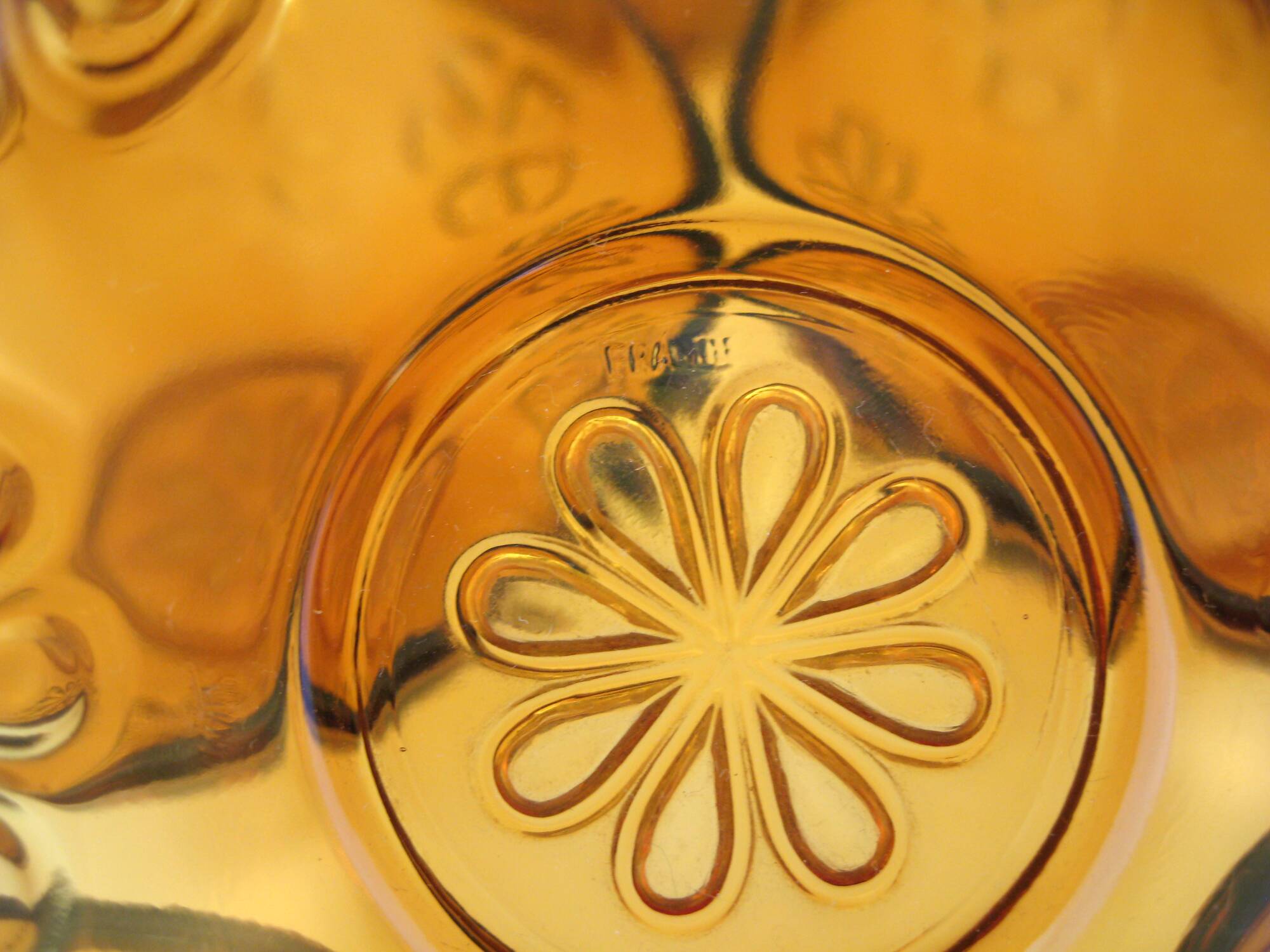 8 amber yellow glass bowls - embossed flower patterns - Daisy Vereco France - vintage 70s