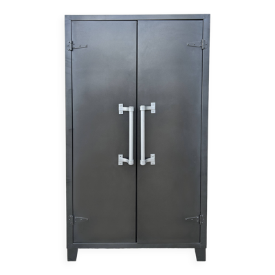 Armoire de cuisine en métal, poignées bâton de maréchal aluminium; années 50