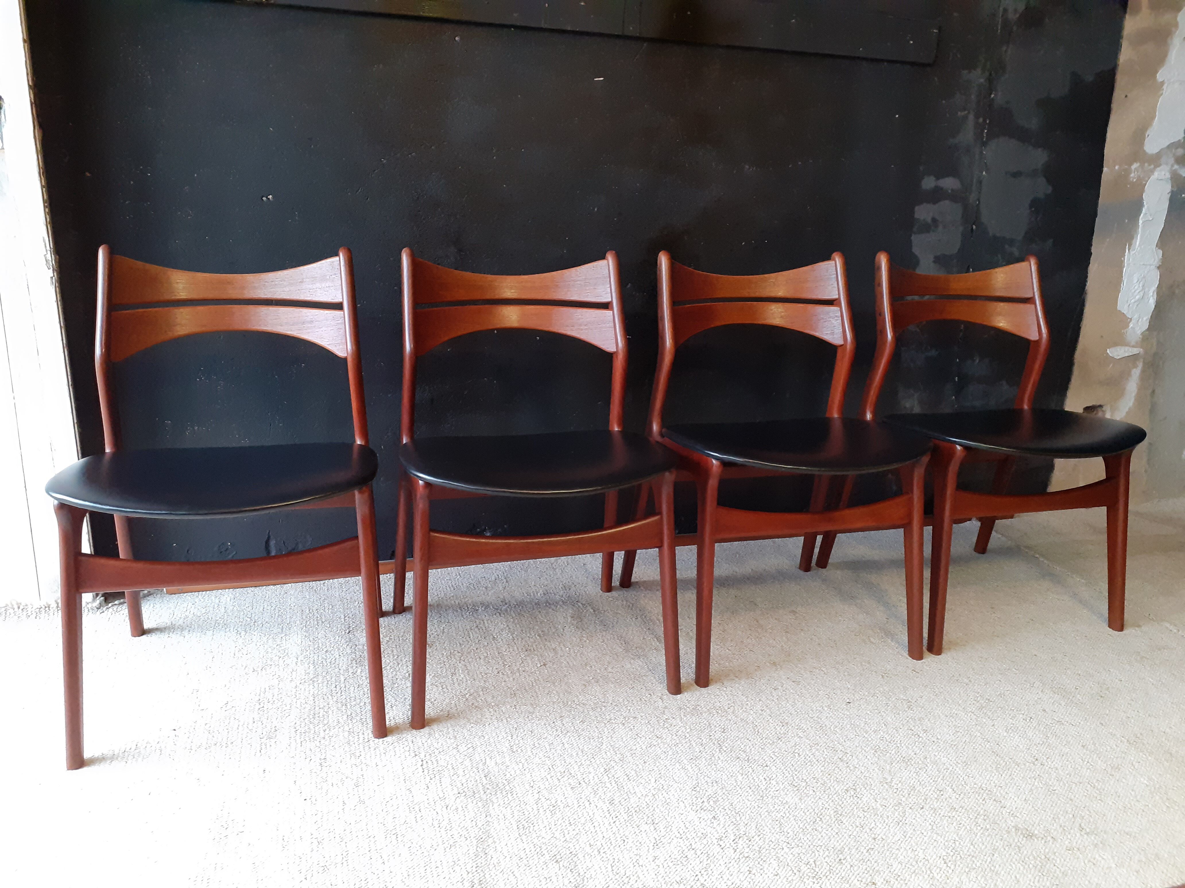 4 Danish chairs in solid teak, model 310 , design Erik Buch