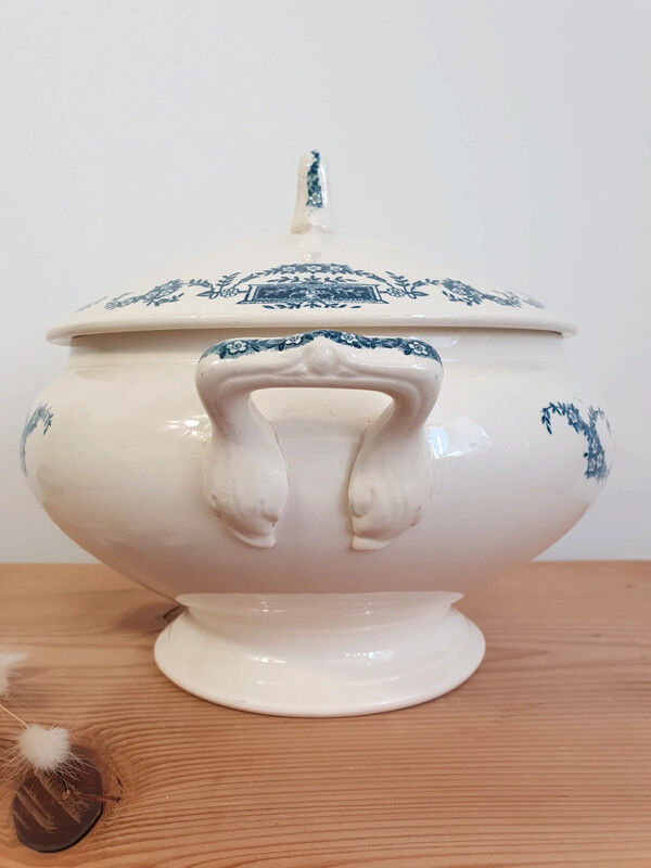Large Longchamp ceramic tureen