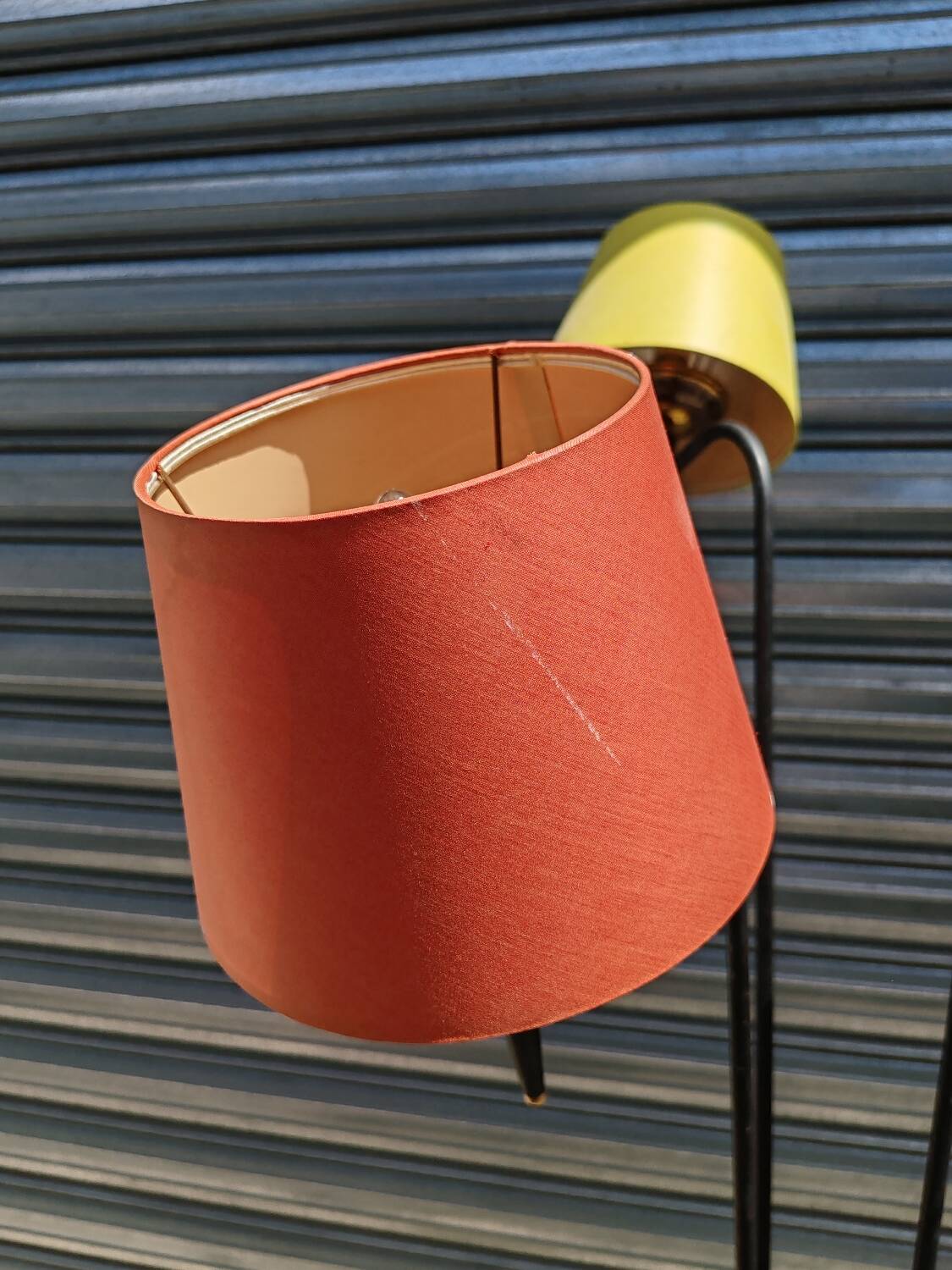 Lampadaire tripode, maison Lunel, années 50.