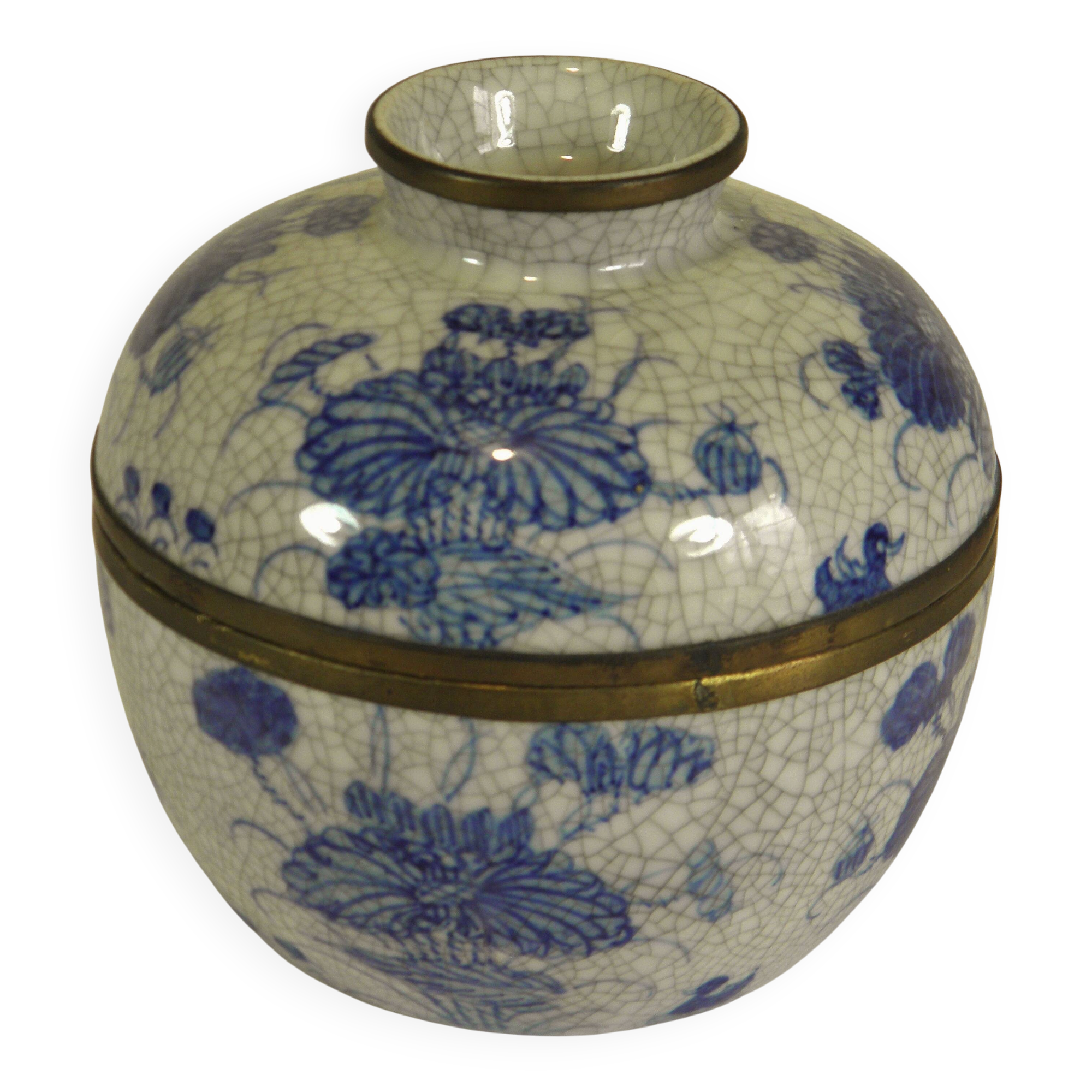 Cracked porcelain chinese pot