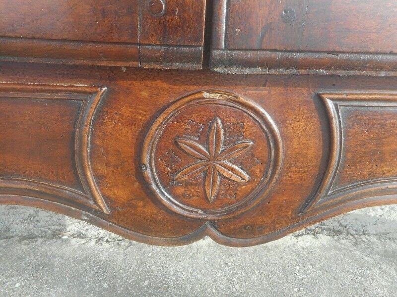 Encadrement et portes de placard louis xv en noyer du xix ème siecle n° 1