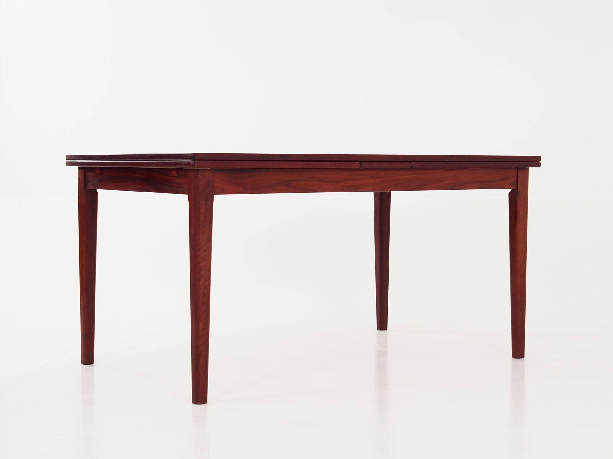 Table en palissandre, design danois, années 1970, fabricant : Skovby
