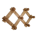 Accordion hook