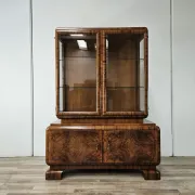 French Art Decò display cabinet from the 1940s in walnut