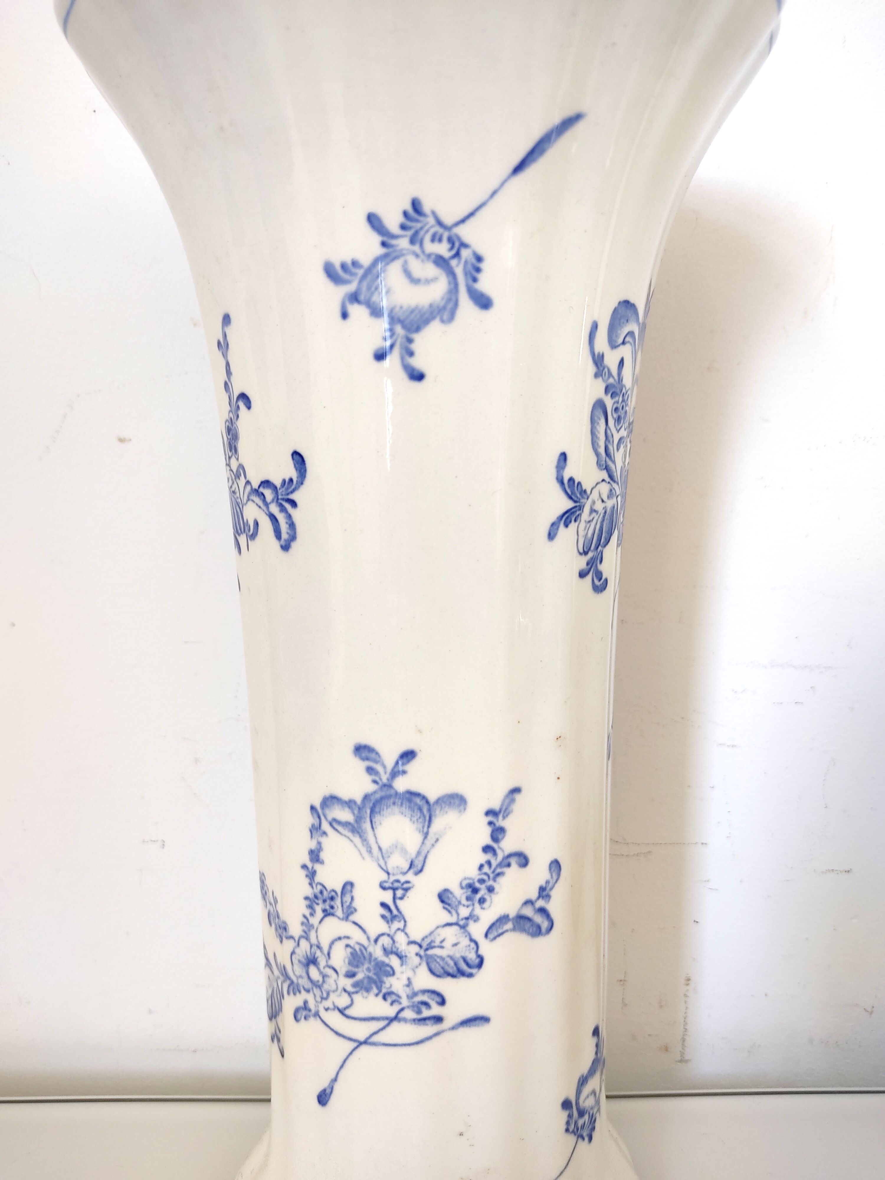 Boch La Louvière vase Blue and white