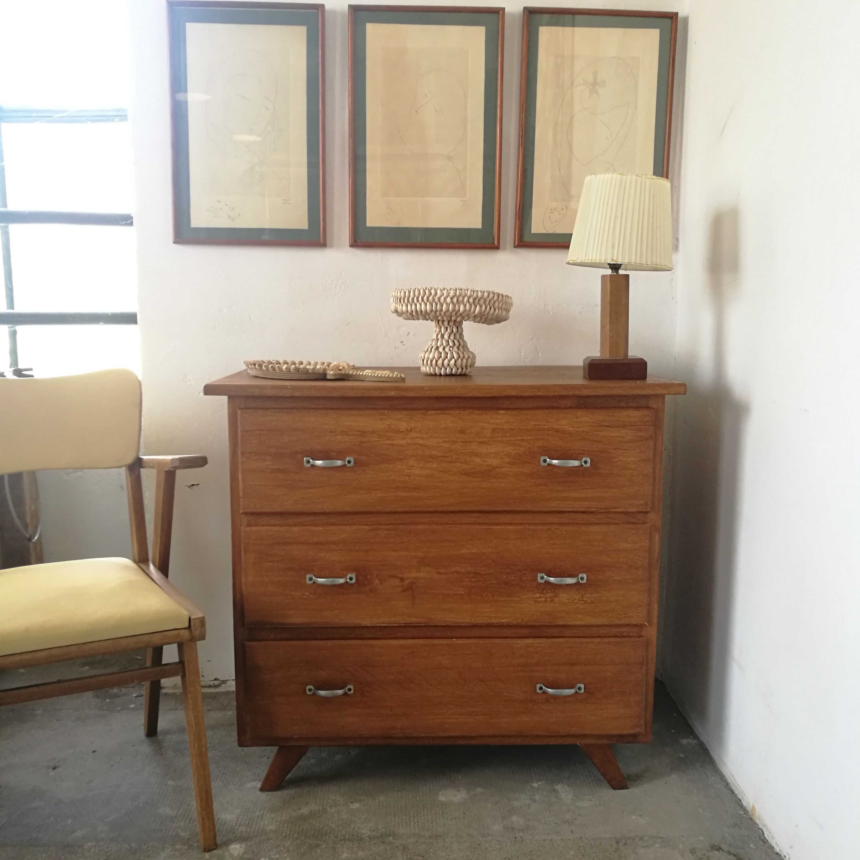 Commode vintage pieds compas