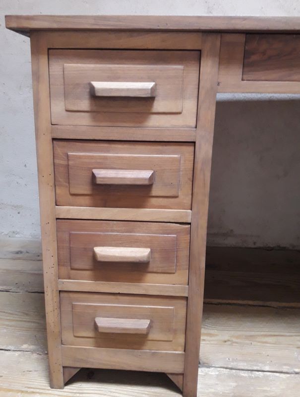 Minister's desk in walnut with drawers