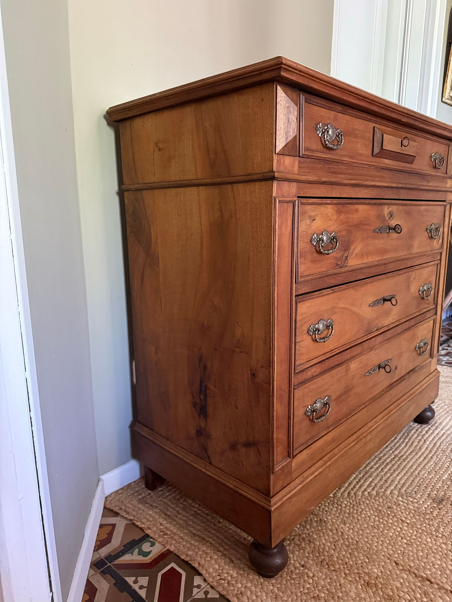 Antique Louis-Philippe commode in solid wood and white marble.
