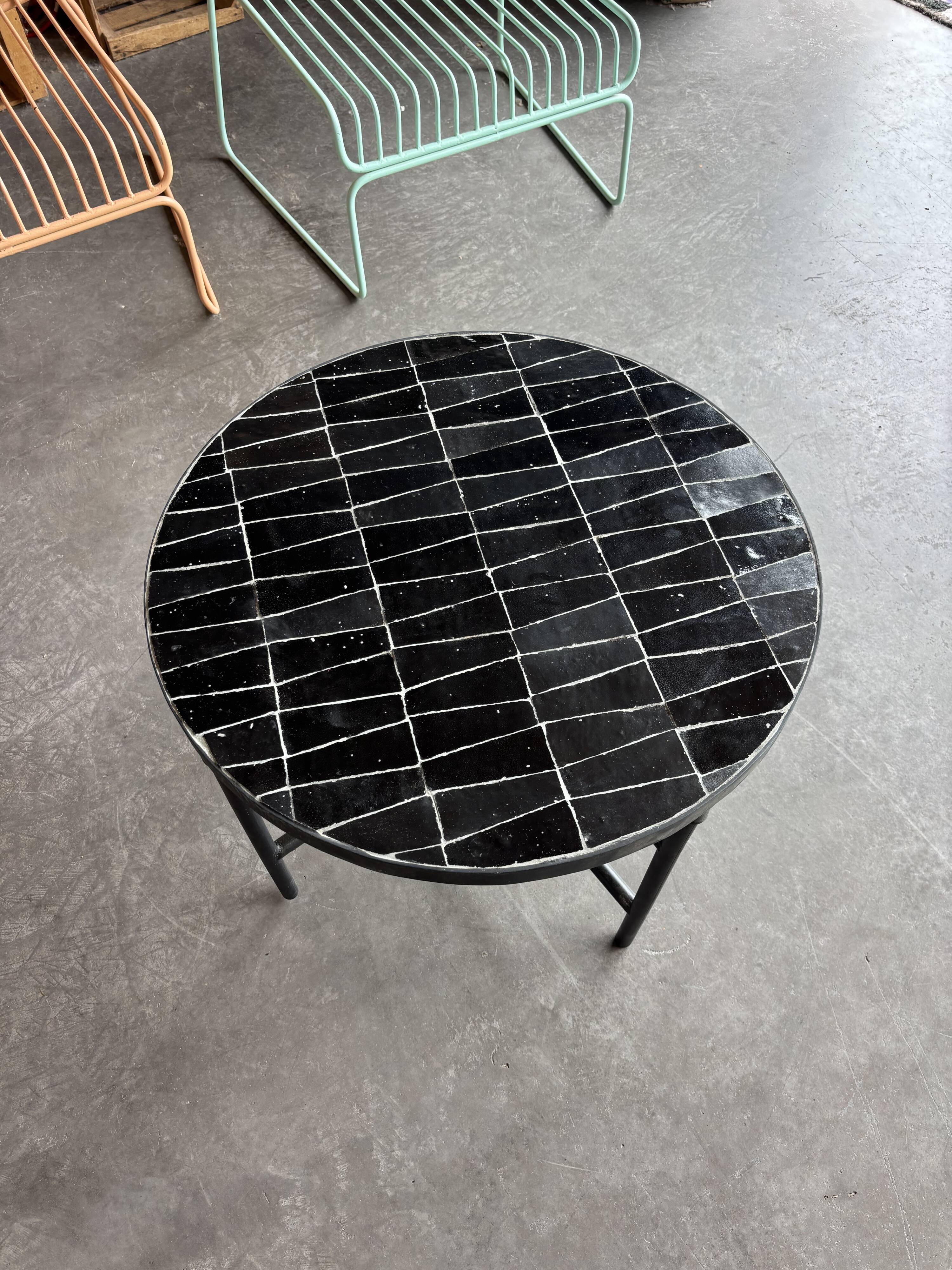 Round coffee table in black zellige – 60 cm artisanal Moroccan design