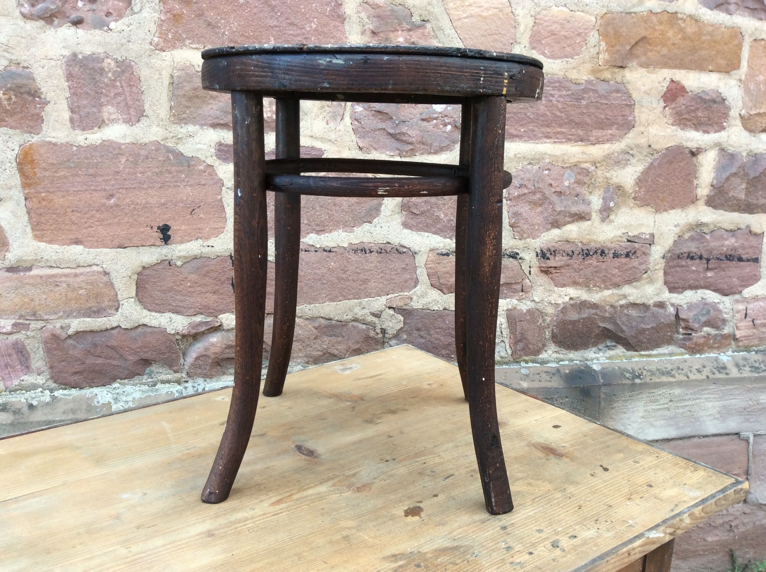 Curved wooden stool Hofmann 1900