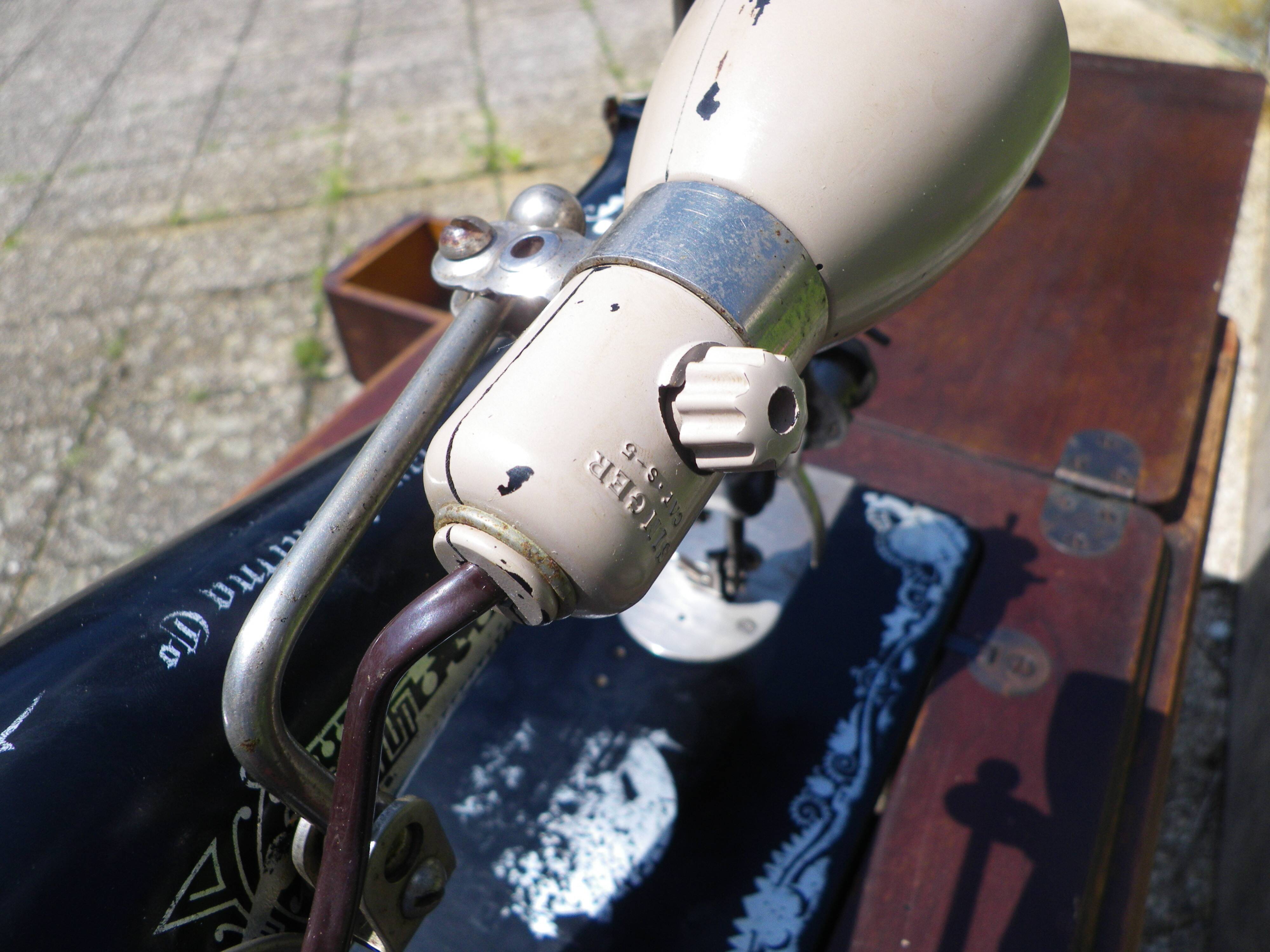 Singer sewing machine, 1928