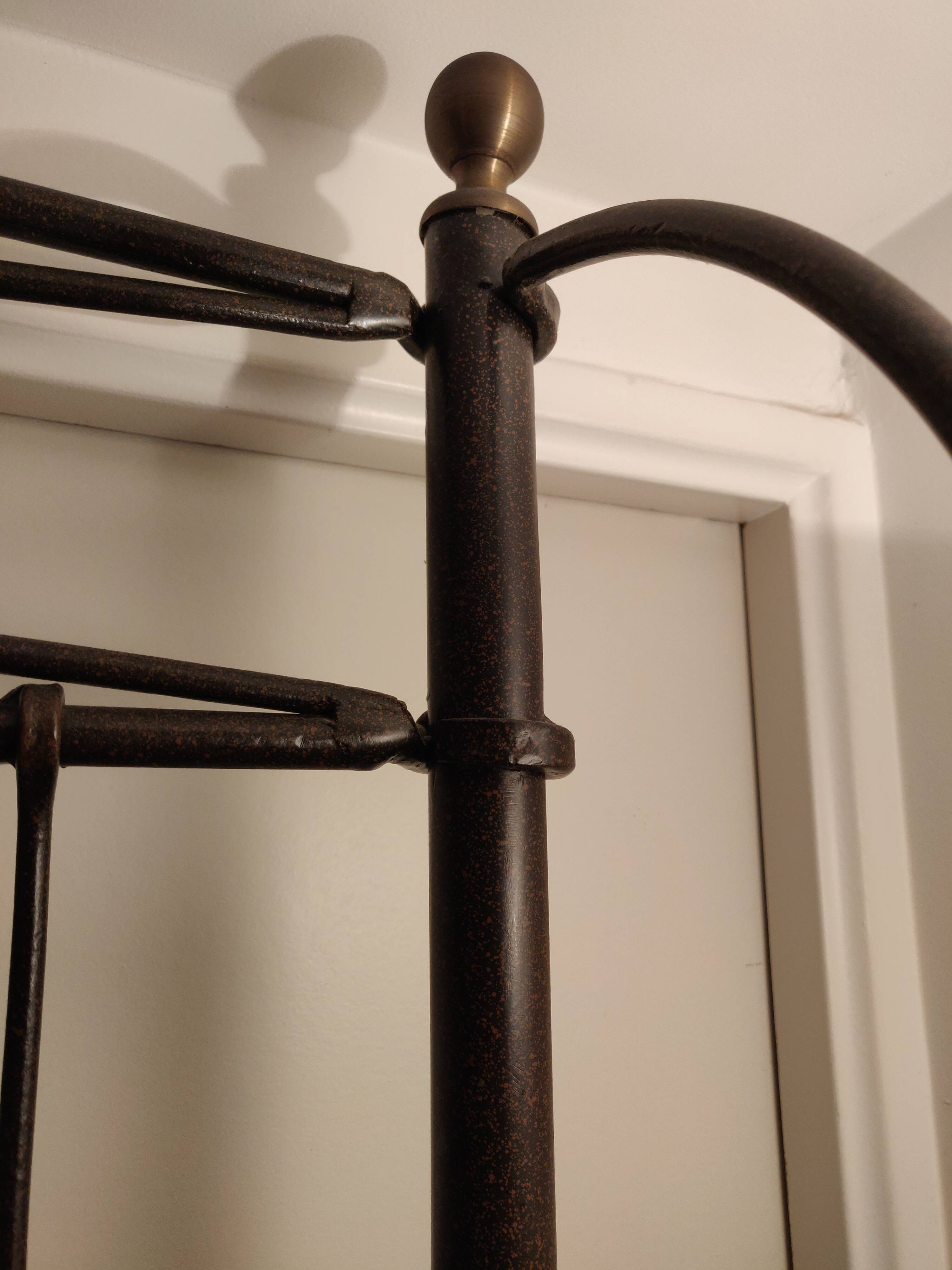 Grange shelf in wood and metal