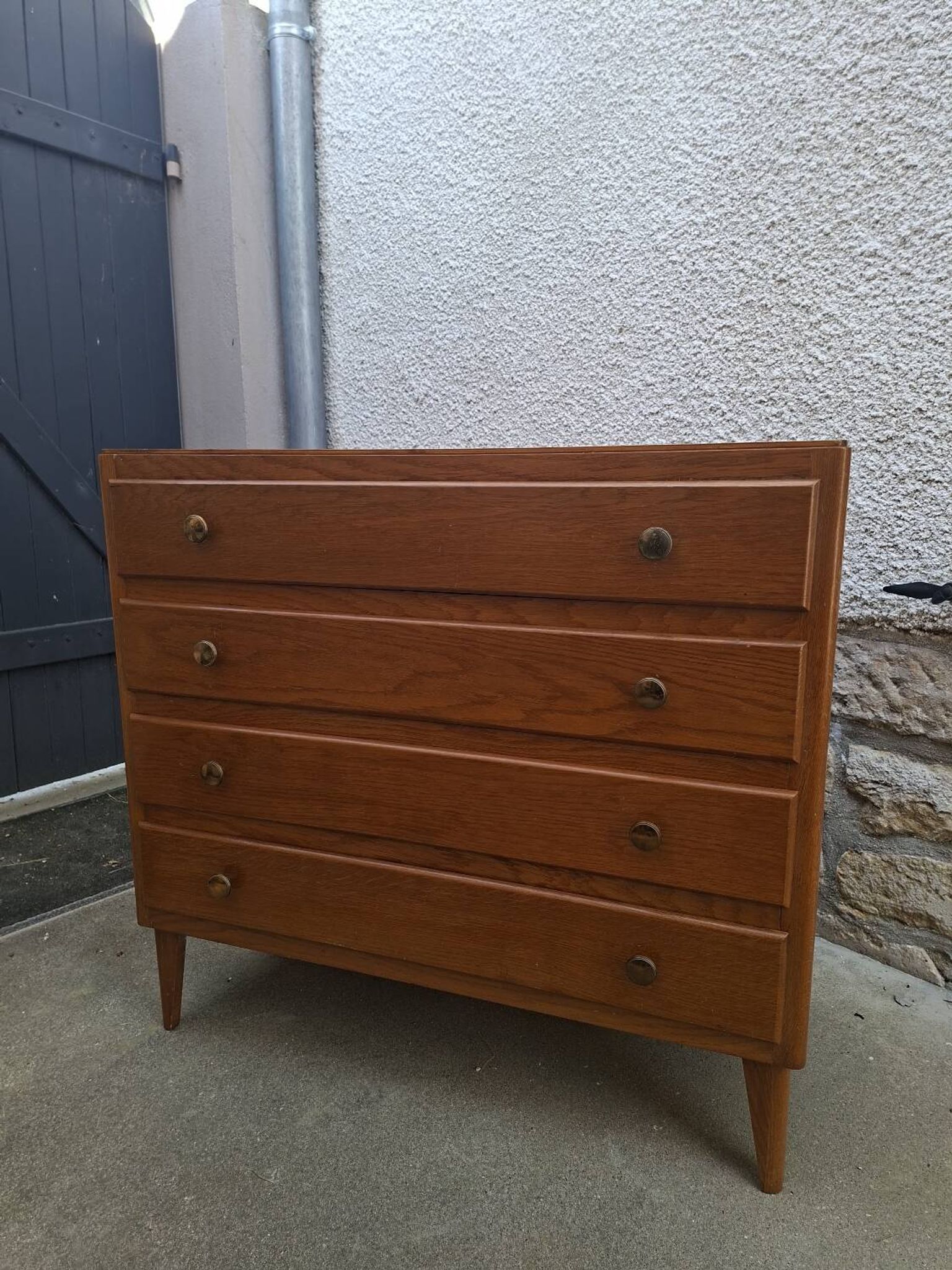 Vintage chest of drawers with tapered legs, 1950s design, 4 drawers.
