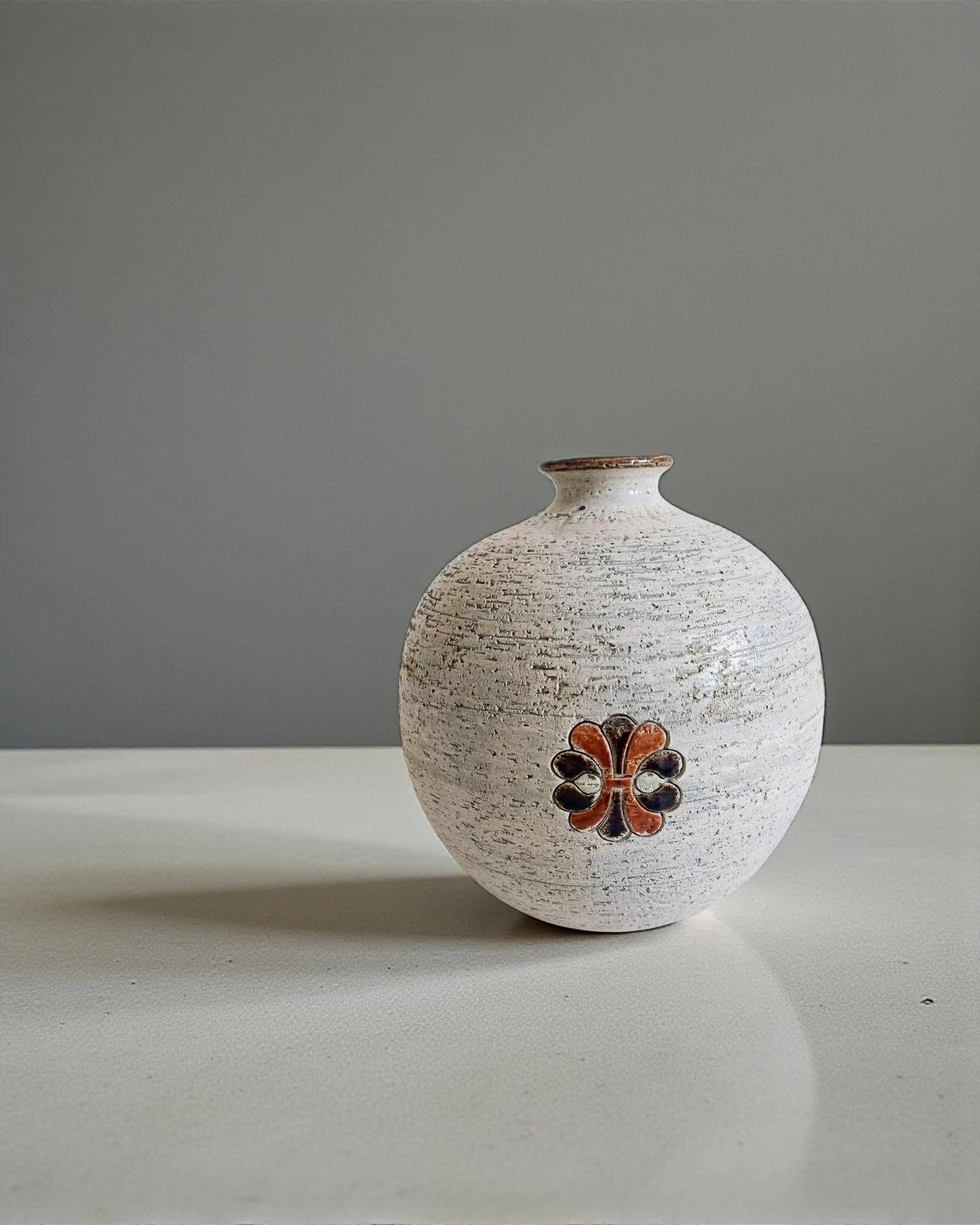 Bitossi by Aldo Londi Chamotte Ball Vase, Italy, 1960s