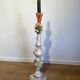 Lampadaire Balustre en Bois Sculpté Polychrome à Grappes de Fruits. Travail