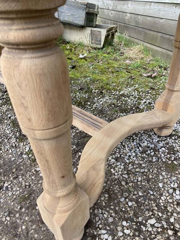 Table de salle à manger en bois brut