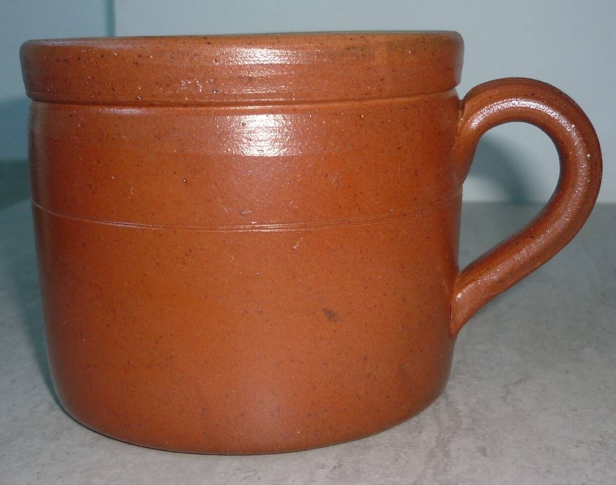 Bonny stoneware pot with handle