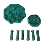 Set of 6 knife holders, a trivet, a 1960s bottle coaster