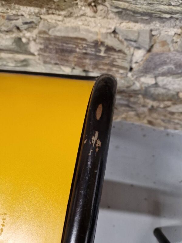 Lot de 8 chaises jaunes mullca 510