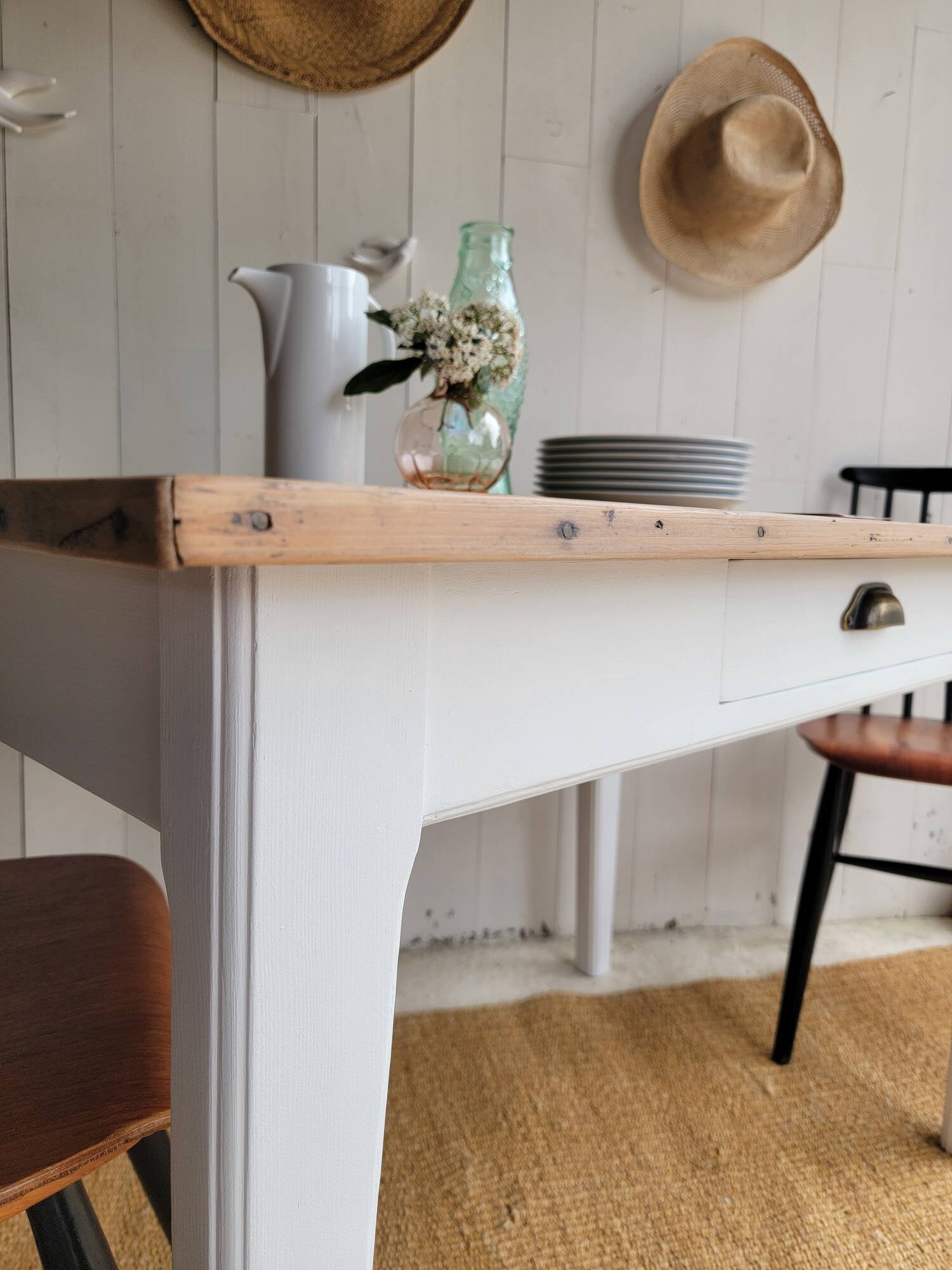 Rectangular wooden dining table - 4/6 people