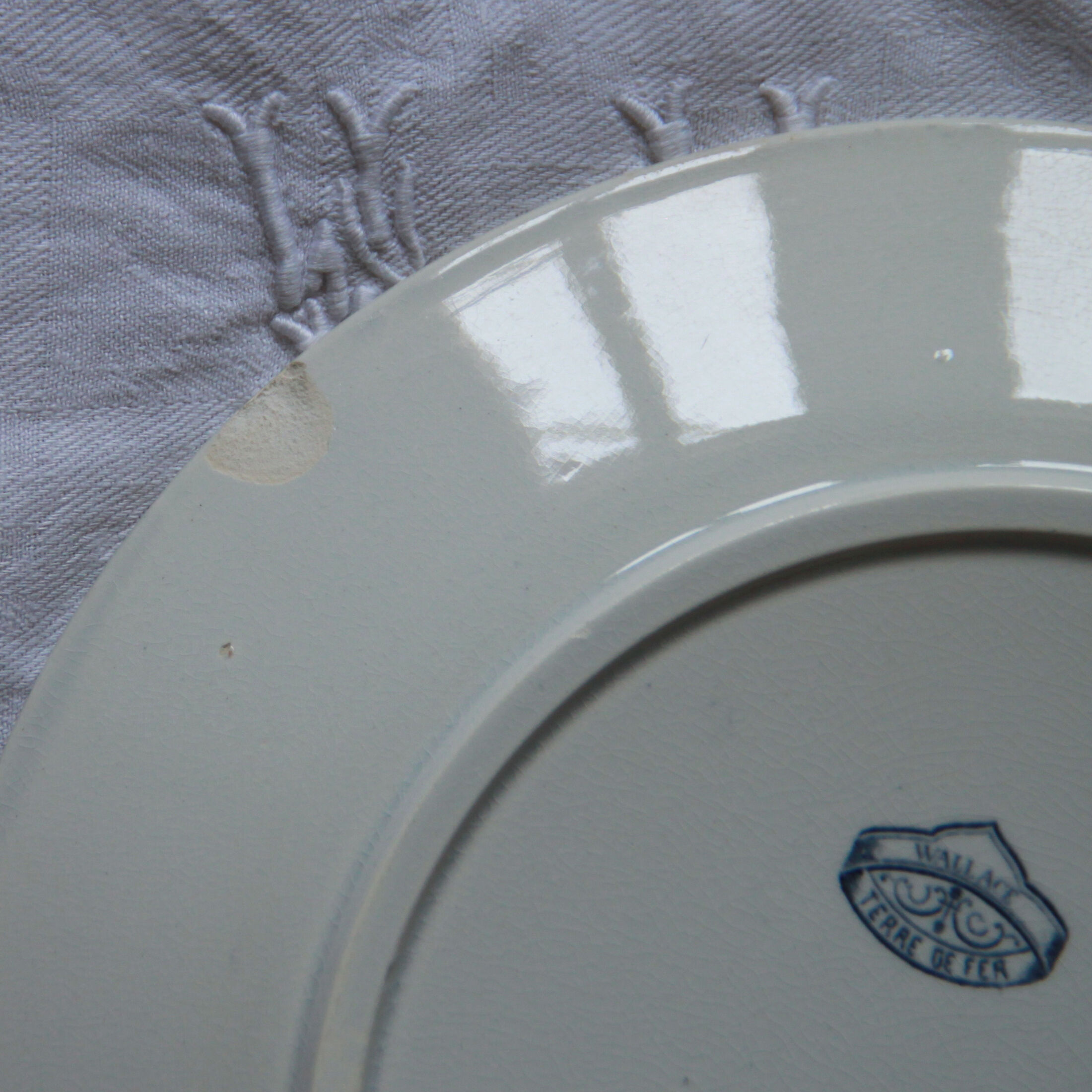 Set of 6 mismatched iron earth plates Sarreguemines Gien Royat Germaine Vichy