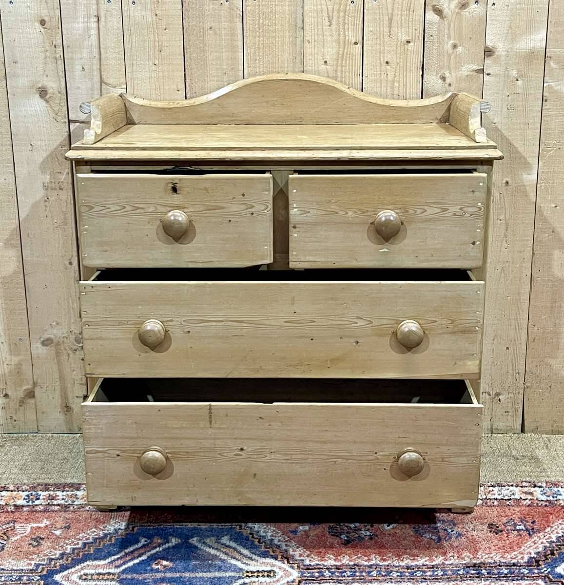 19th century Victorian chest of drawers in fir