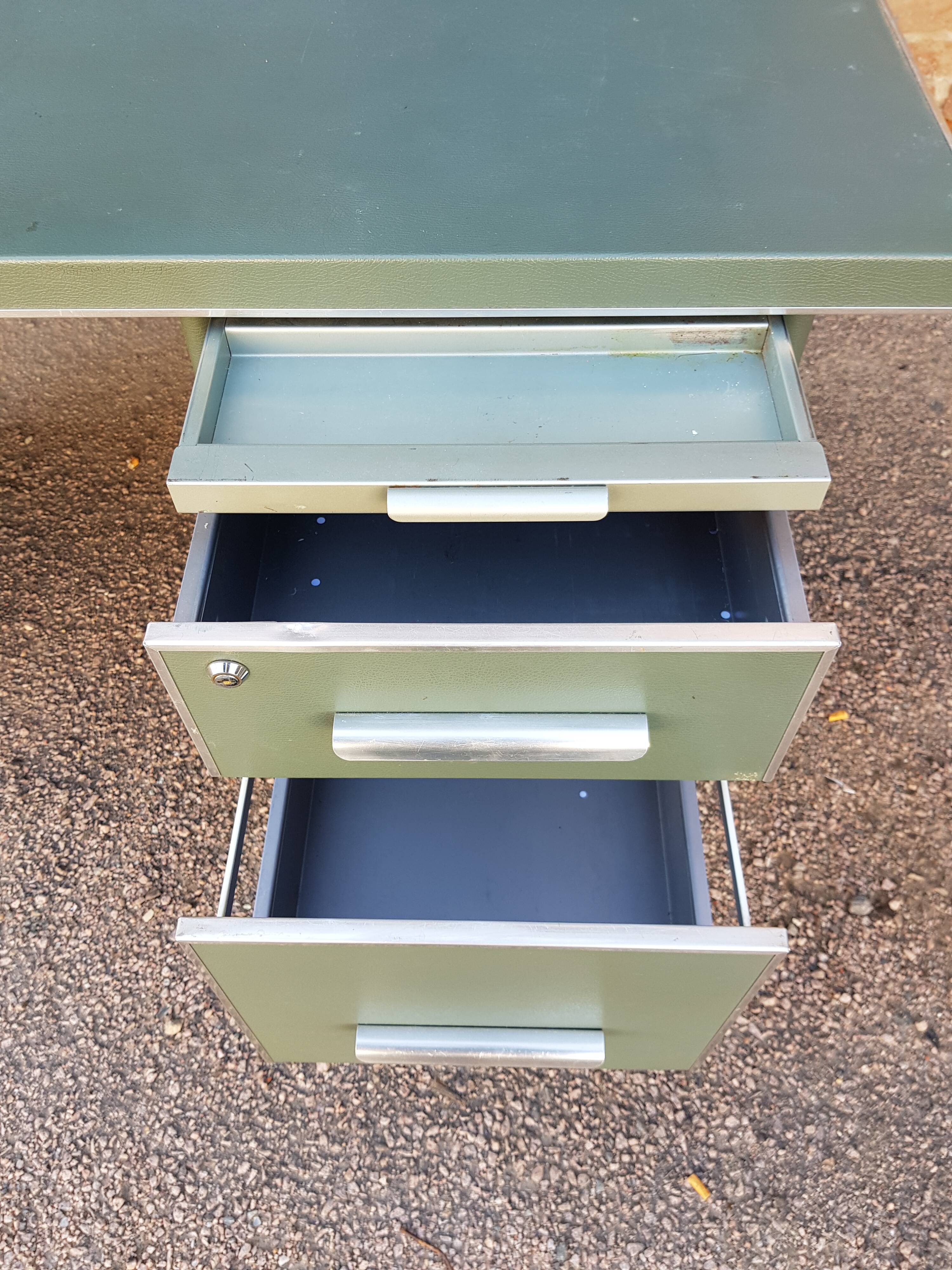 Strafor desk 50s 60s