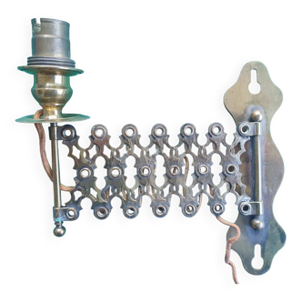 Vintage extendable pantograph wall light