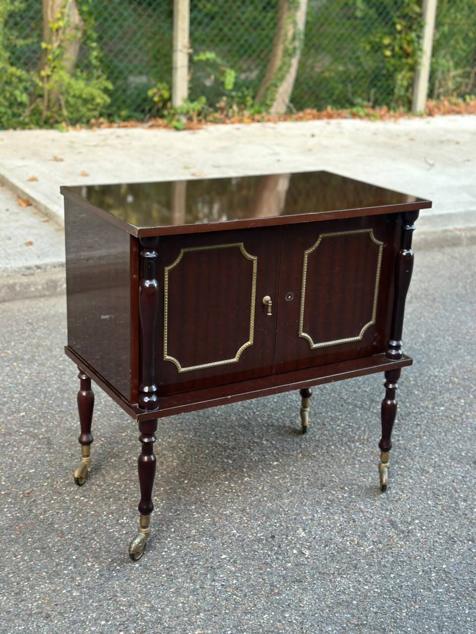 Vintage mahogany & gold rolling accent table (TV / bar / hi-fi furniture)