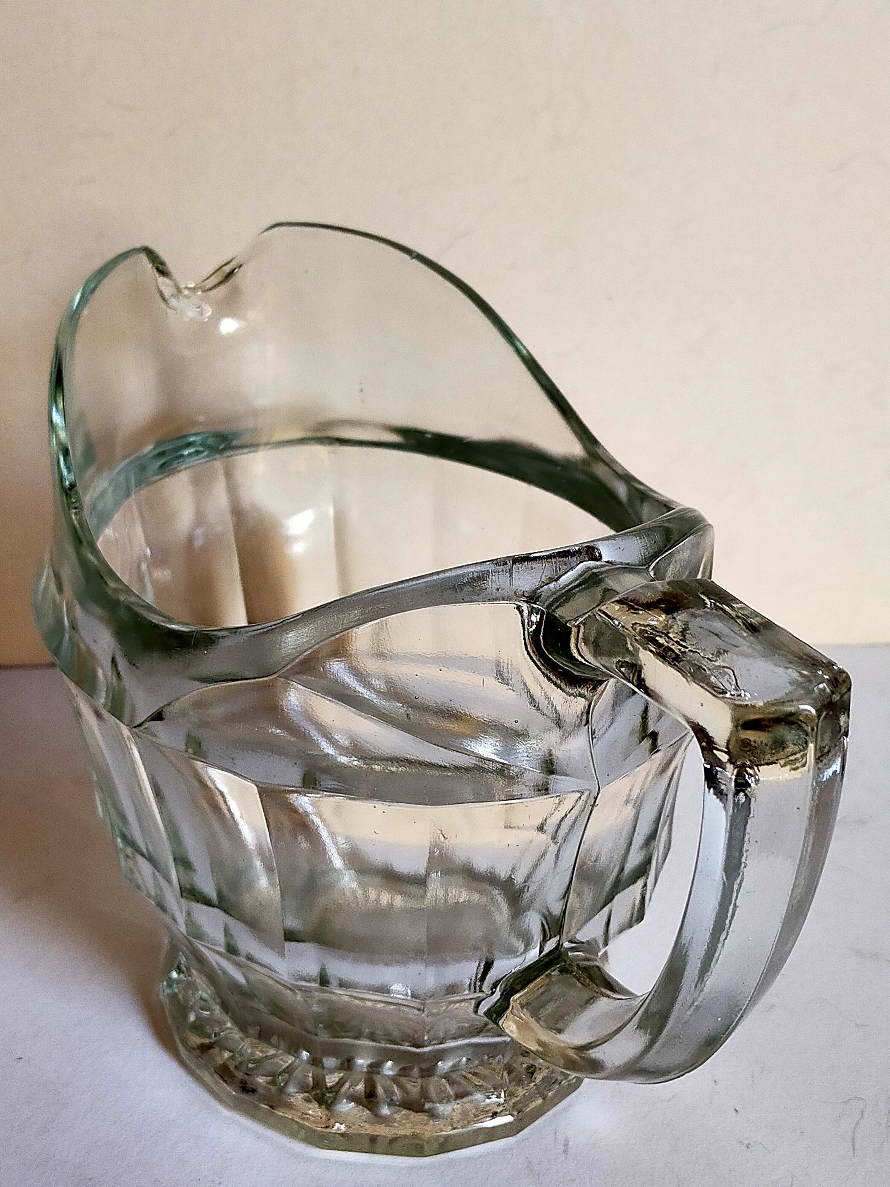 Art deco table pitcher in moulded glass 1940
