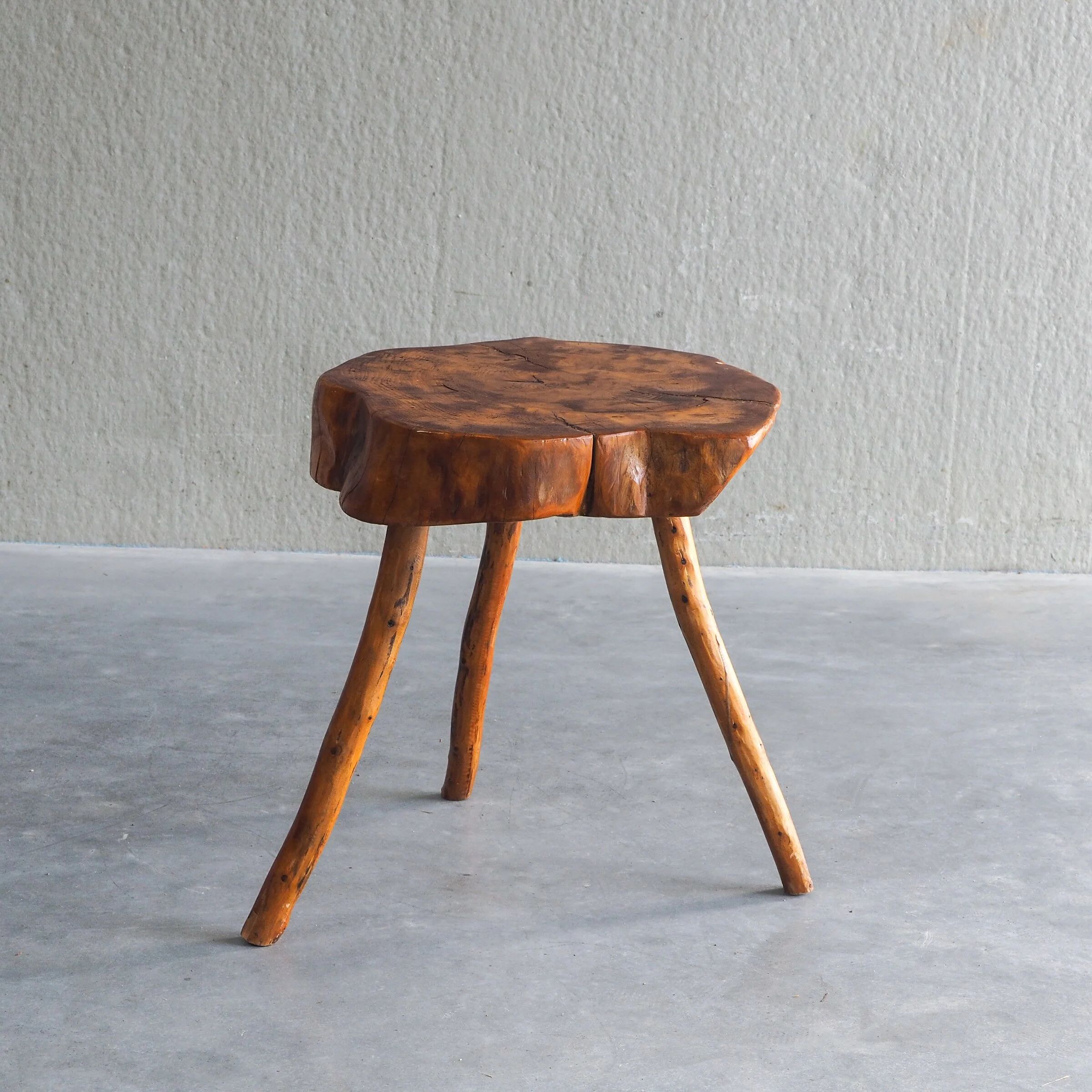 Table d'appoint en bois d'orme français vintage