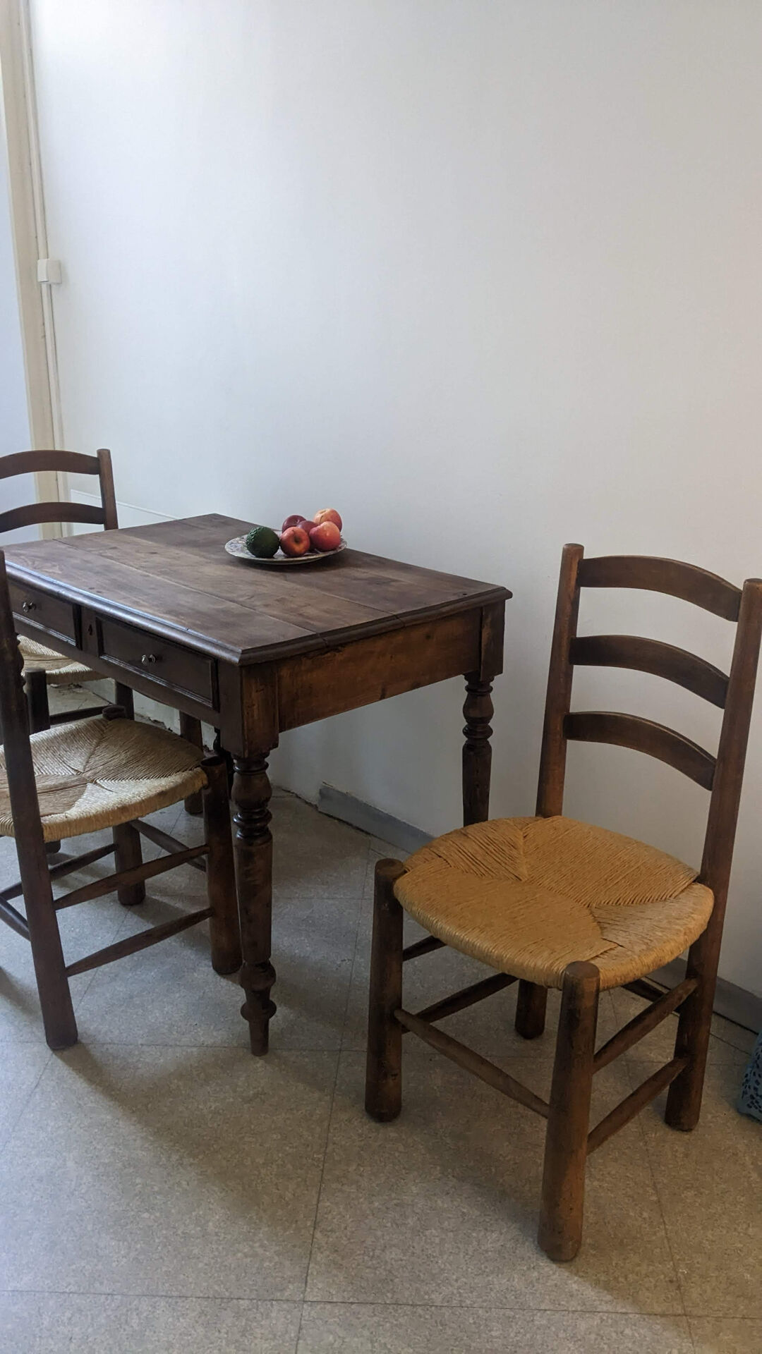 4 chairs assigned to Georges Robert